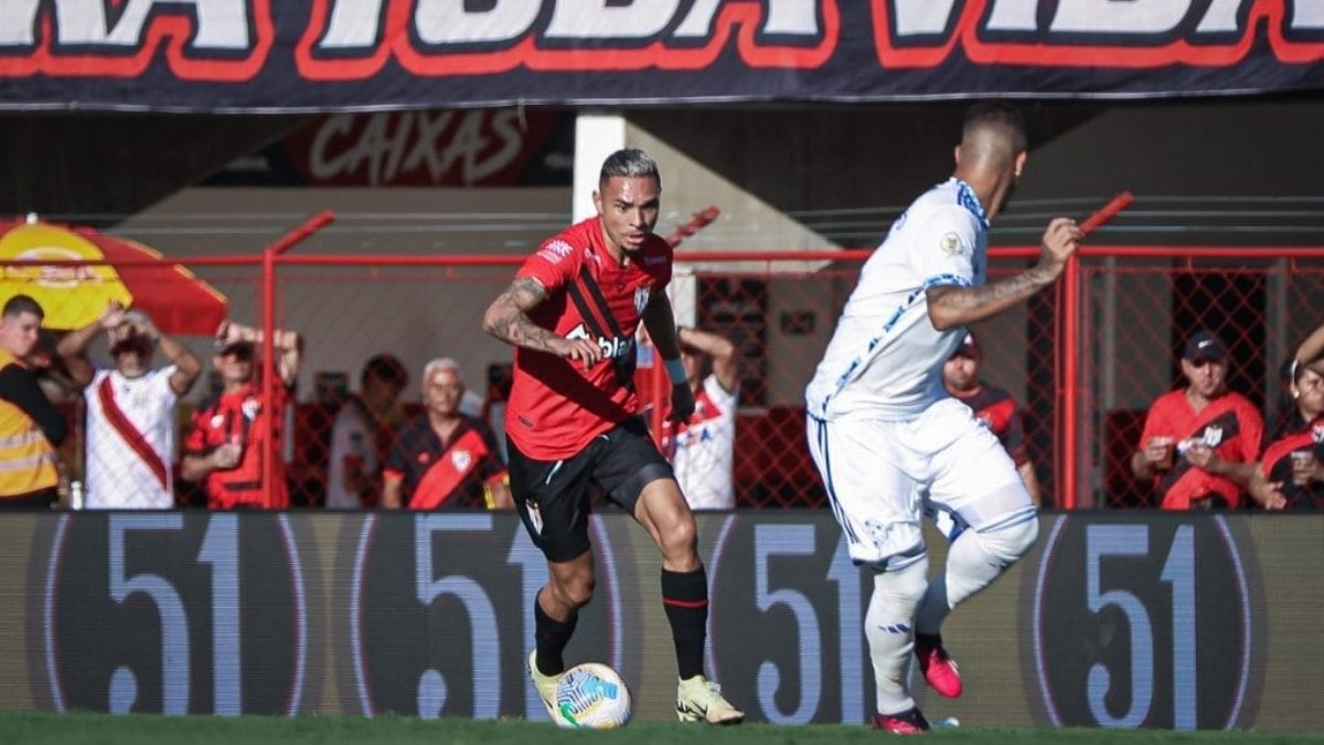 Atlético-GO perde mais uma no Campeonato Brasileiro Atlético-GO perde mais uma no Campeonato Brasileiro