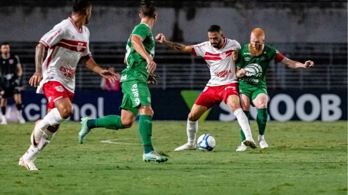 CRB vence a primeira na Série B diante da Chapecoense CRB vence a primeira na Série B diante da Chapecoense