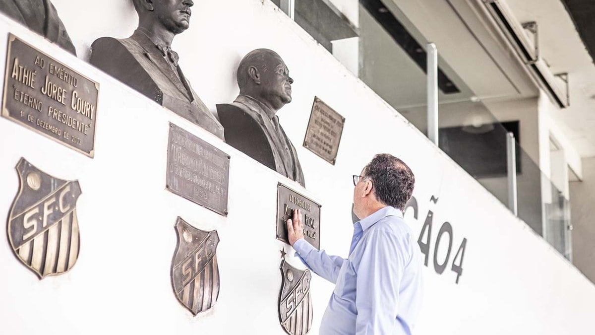 Santos gasta valor milionário para derrubar sanções na Fifa Santos gasta valor milionário para derrubar sanções na Fifa