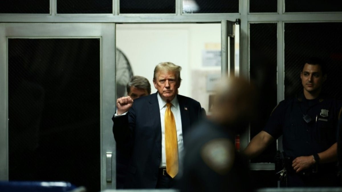 Trump chama condenação de ‘farsa’; pena não deve incluir cadeia