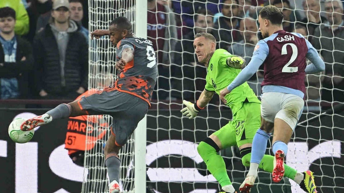Em jogo de seis gols, Olympiacos bate o Aston Villa pela semifinal da Liga Conferência