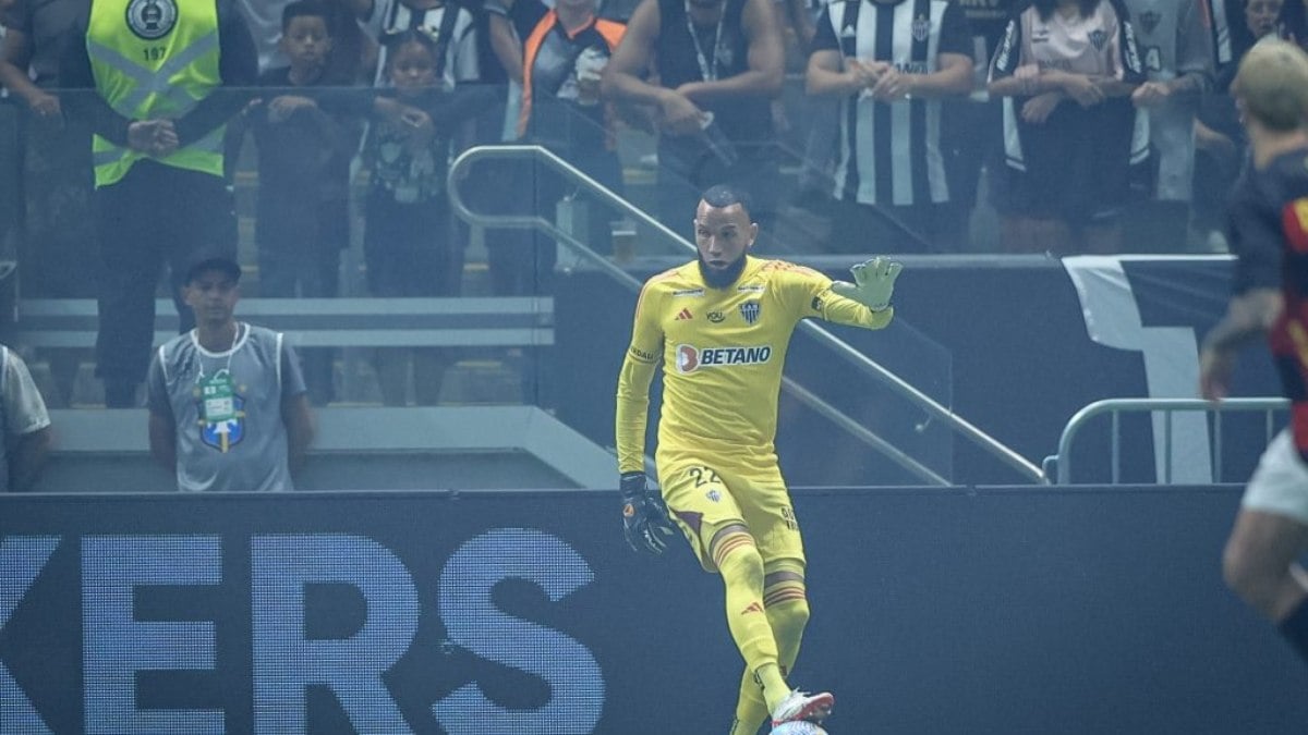 Goleiro Everson chega na impressionante marca de 100 jogos sem sofrer gols Goleiro Everson chega na impressionante marca de 100 jogos sem sofrer gols