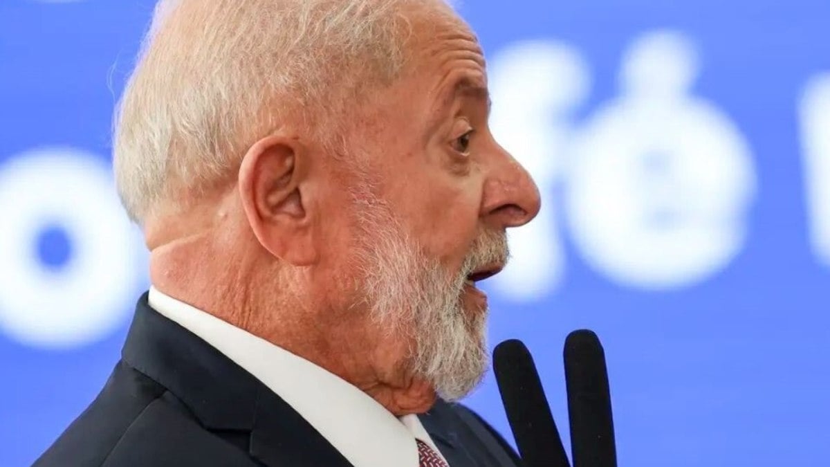 Lula critica prolongamento da greve dos docentes federais Lula critica prolongamento da greve dos docentes federais