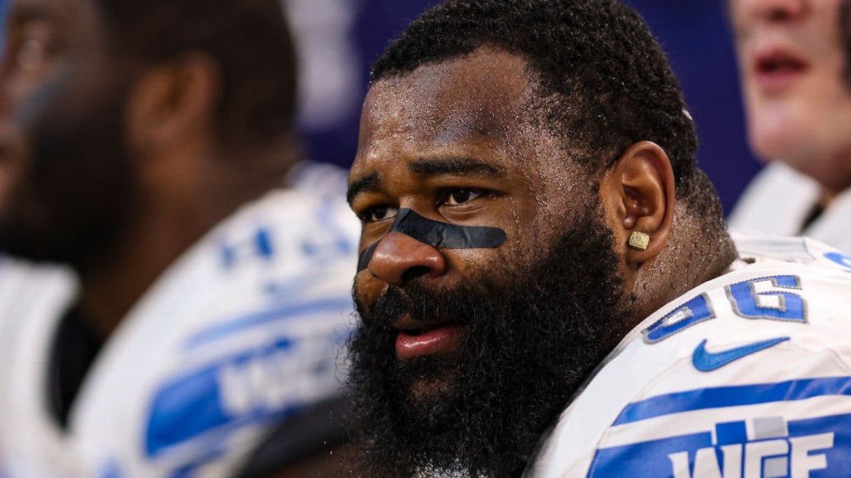 Jogador do Kansas City Chiefs é preso sob acusação de roubo Jogador do Kansas City Chiefs é preso sob acusação de roubo