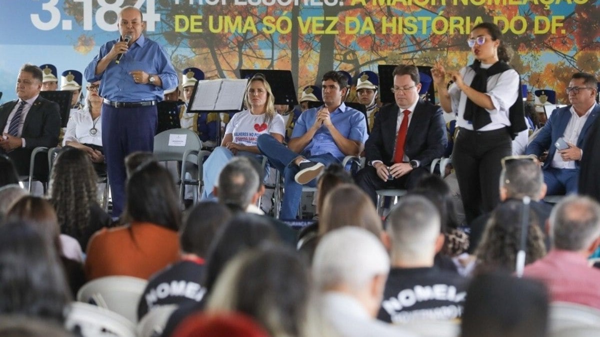 Em maior nomeação da história, Educação ganha o reforço de 3,4 mil servidores Em maior nomeação da história, Educação ganha o reforço de 3,4 mil servidores