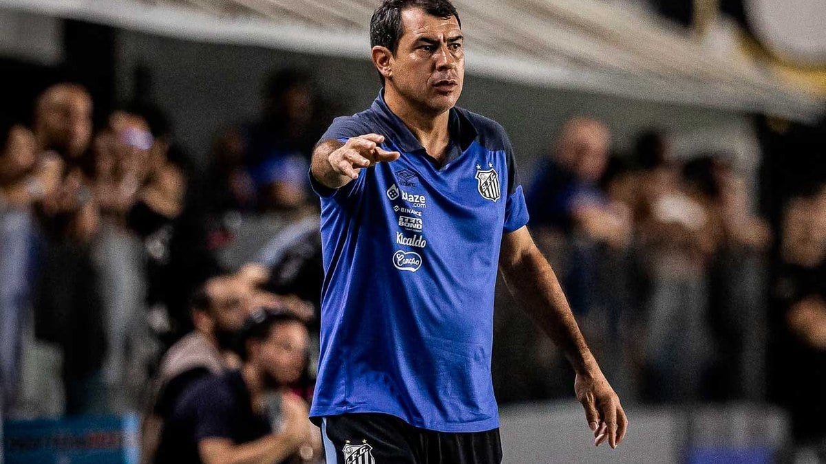 Carille pede atenção ao Santos após derrota para o então lanterna na Série B Carille pede atenção ao Santos após derrota para o então lanterna na Série B