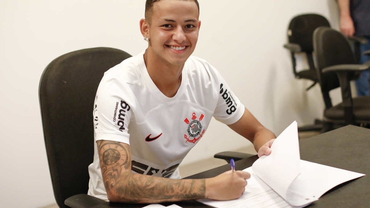 Corinthians renova contrato com herói do título da Copinha Corinthians renova contrato com herói do título da Copinha