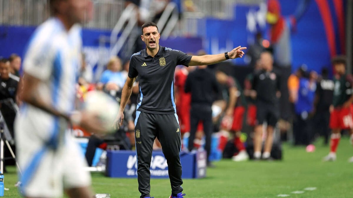Técnico da Argentina pega suspensão por um jogo na Copa América Técnico da Argentina pega suspensão por um jogo na Copa América