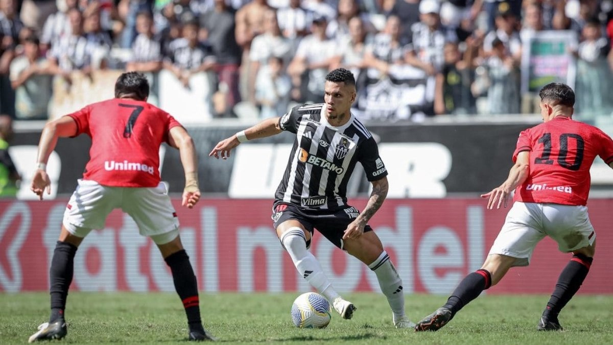Atlético-MG empata com Atlético-GO e se afasta do G4 do Brasileiro Atlético-MG empata com Atlético-GO e se afasta do G4 do Brasileiro