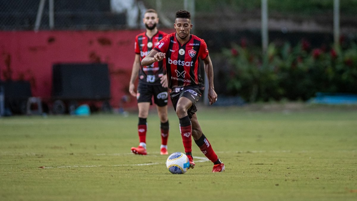 Buscando primeiro resultado positivo, Vitória visita o Cuiabá em jogo atrasado do Brasileirão Buscando primeiro resultado positivo, Vitória visita o Cuiabá em jogo atrasado do Brasileirão