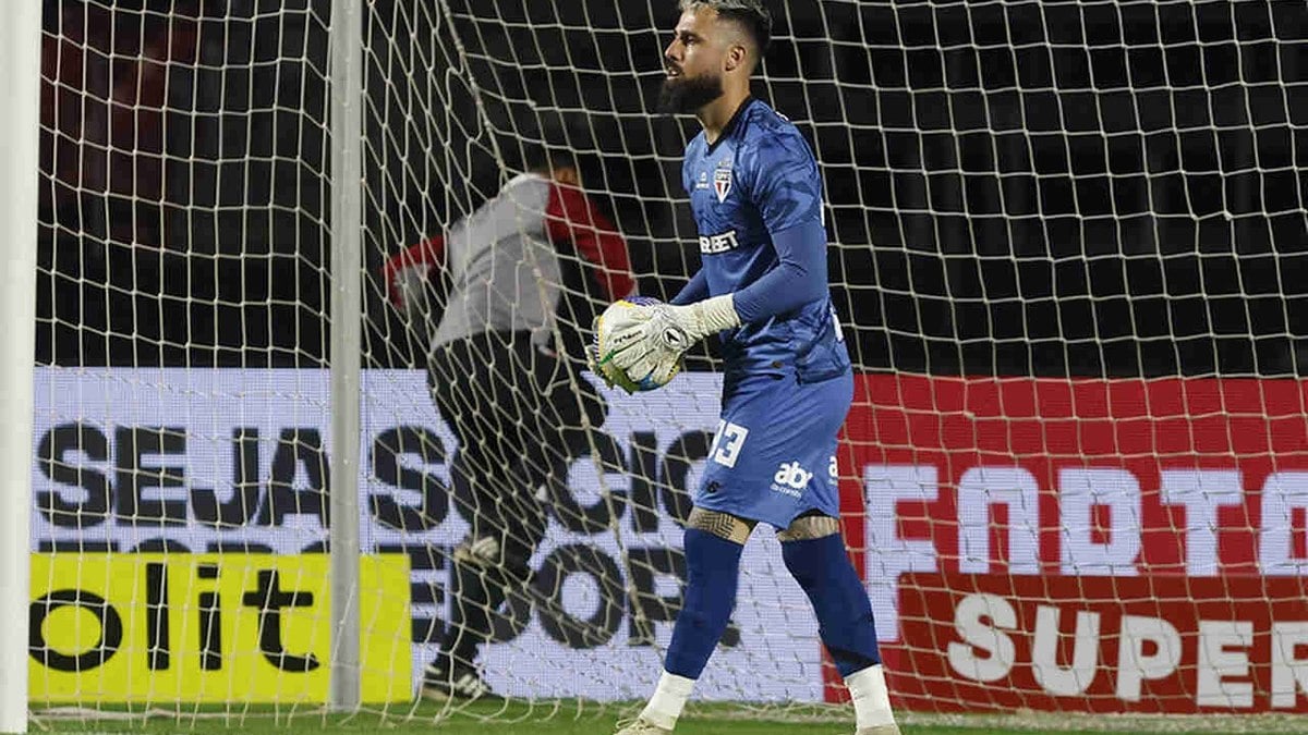 São Paulo respalda Jandrei e não pretende trazer novo goleiro na janela São Paulo respalda Jandrei e não pretende trazer novo goleiro na janela
