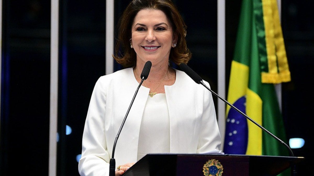 Investigada toma posse como senadora e pede anistia de presos por 8/1 Investigada toma posse como senadora e pede anistia de presos por 8/1
