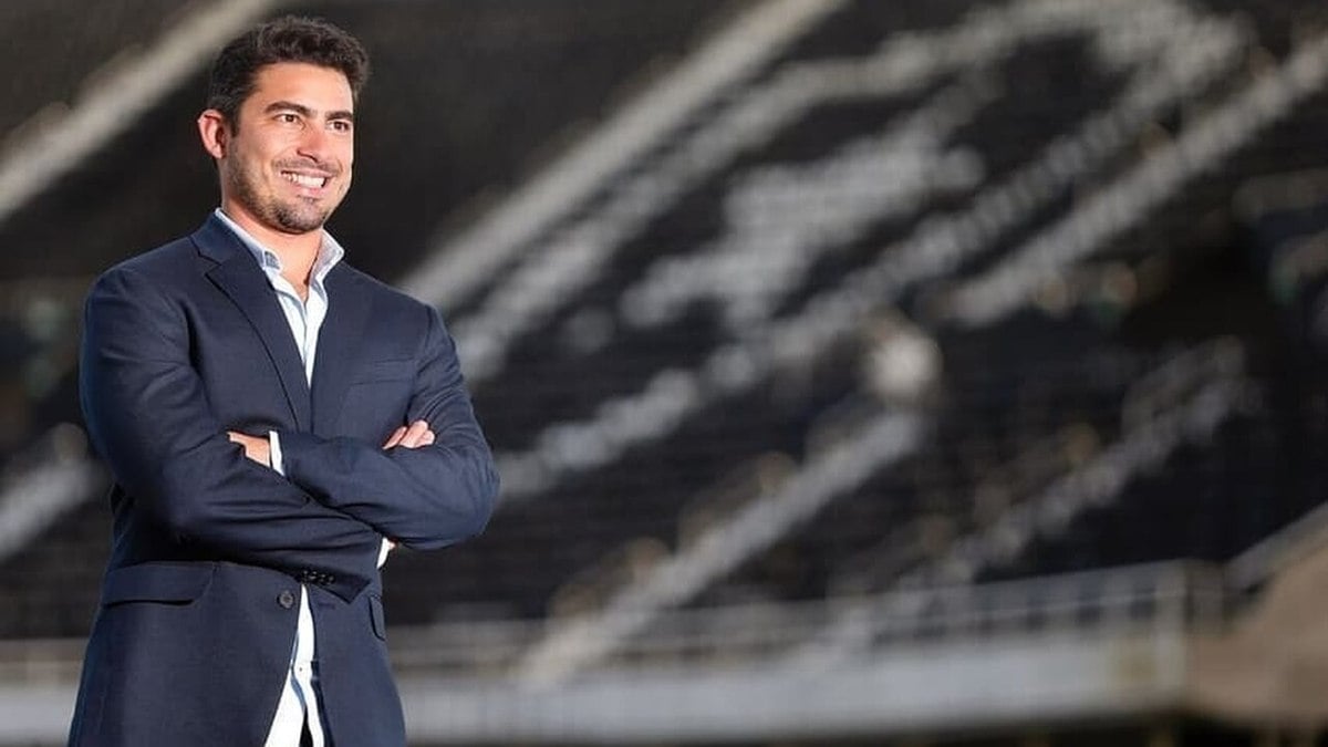 Botafogo projeta reduzir dívida em R$ 500 milhões até o fim do ano Botafogo projeta reduzir dívida em R$ 500 milhões até o fim do ano