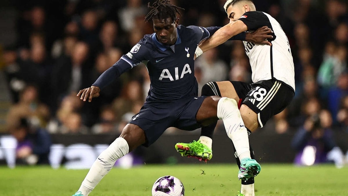 Jogador do Tottenham sofre assalto violento durante férias; prejuízo é milionário Jogador do Tottenham sofre assalto violento durante férias; prejuízo é milionário