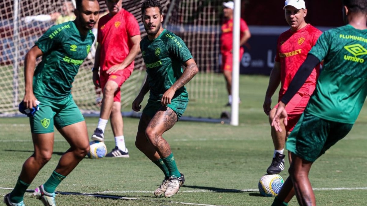 Com mudanças no time titular, Fluminense enfrenta o Atlético-GO para se afastar do Z-4 Com mudanças no time titular, Fluminense enfrenta o Atlético-GO para se afastar do Z-4
