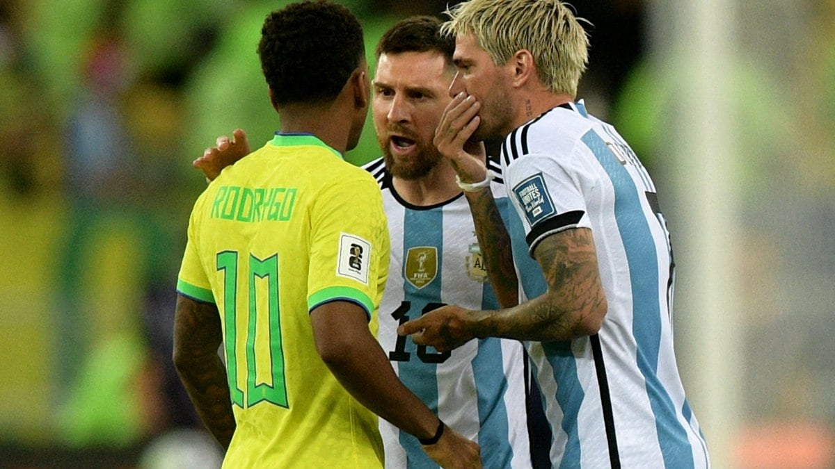 Rodrygo quebra o silêncio sobre briga com Messi e confessa xingamentos Rodrygo quebra o silêncio sobre briga com Messi e confessa xingamentos