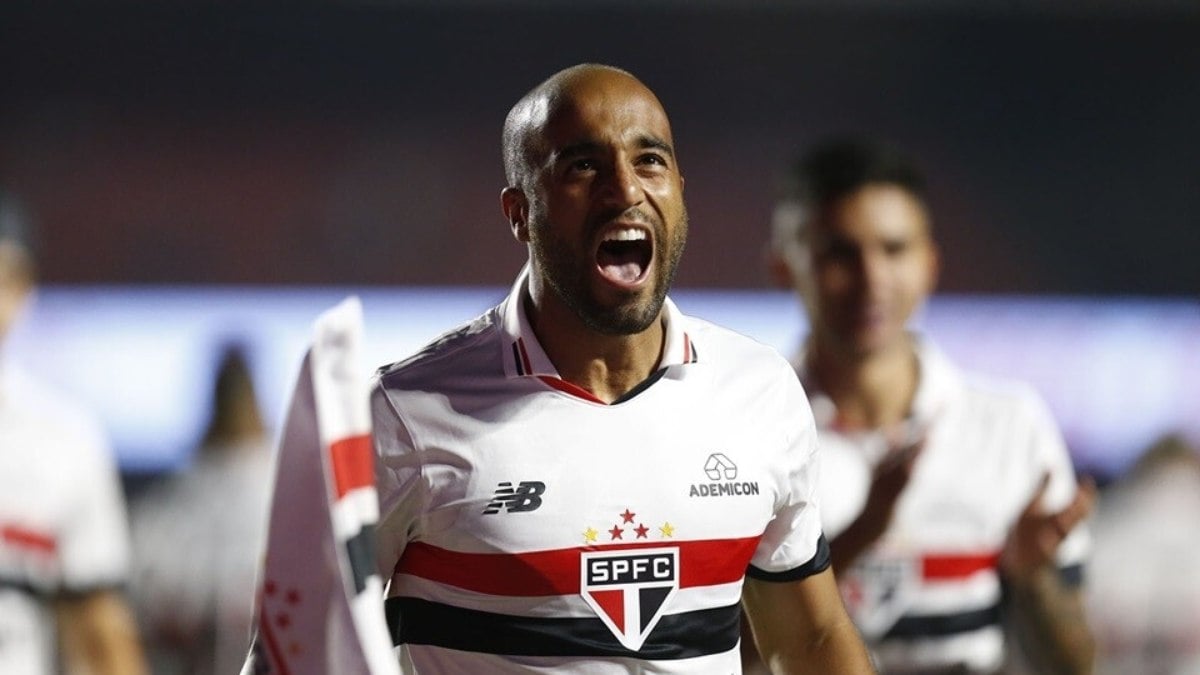 São Paulo derrota o Cruzeiro e entra no G4 do Brasileirão São Paulo derrota o Cruzeiro e entra no G4 do Brasileirão