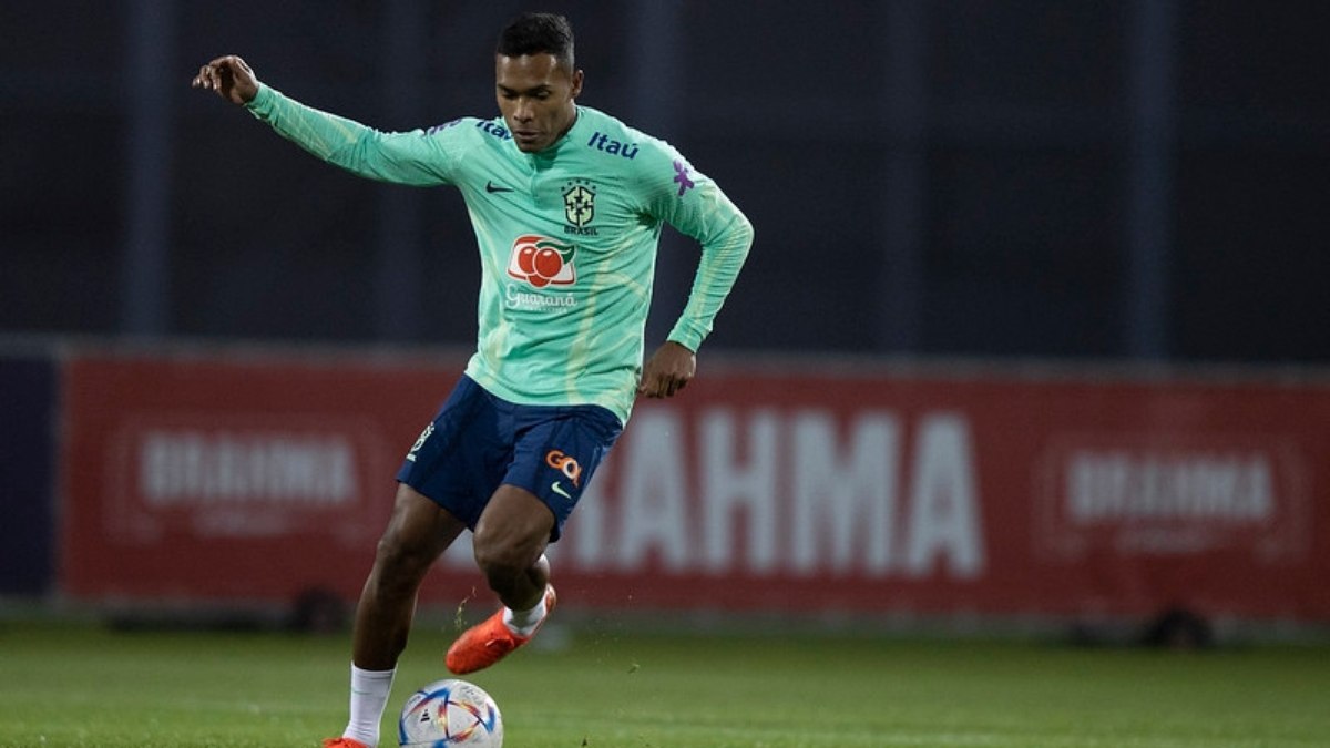 Casares admite conversa com Alex Sandro, mas vê negócio complicado Casares admite conversa com Alex Sandro, mas vê negócio complicado