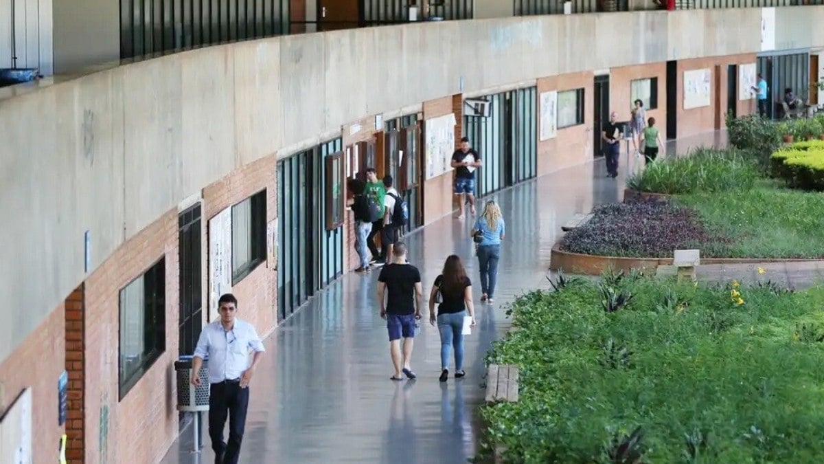 Governo e professores devem assinar hoje acordo para fim da greve Governo e professores devem assinar hoje acordo para fim da greve