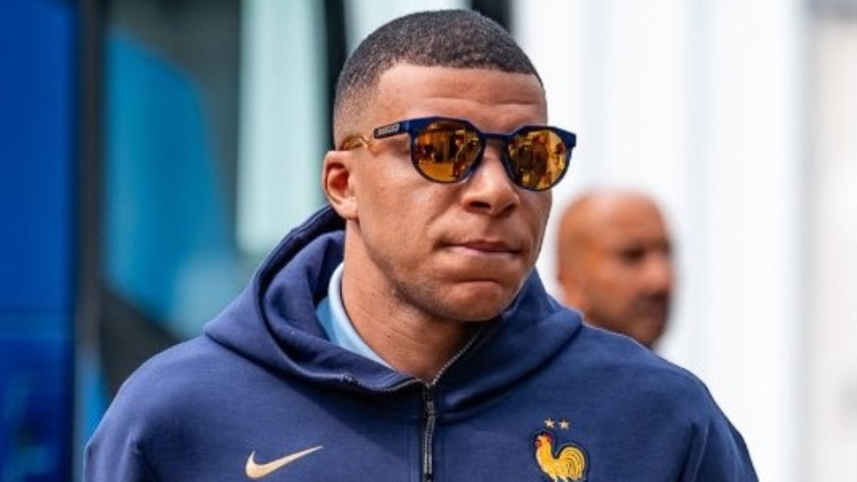 Mbappé cobra fortuna do PSG por salários e bônus atrasados; veja valor Mbappé cobra fortuna do PSG por salários e bônus atrasados; veja valor