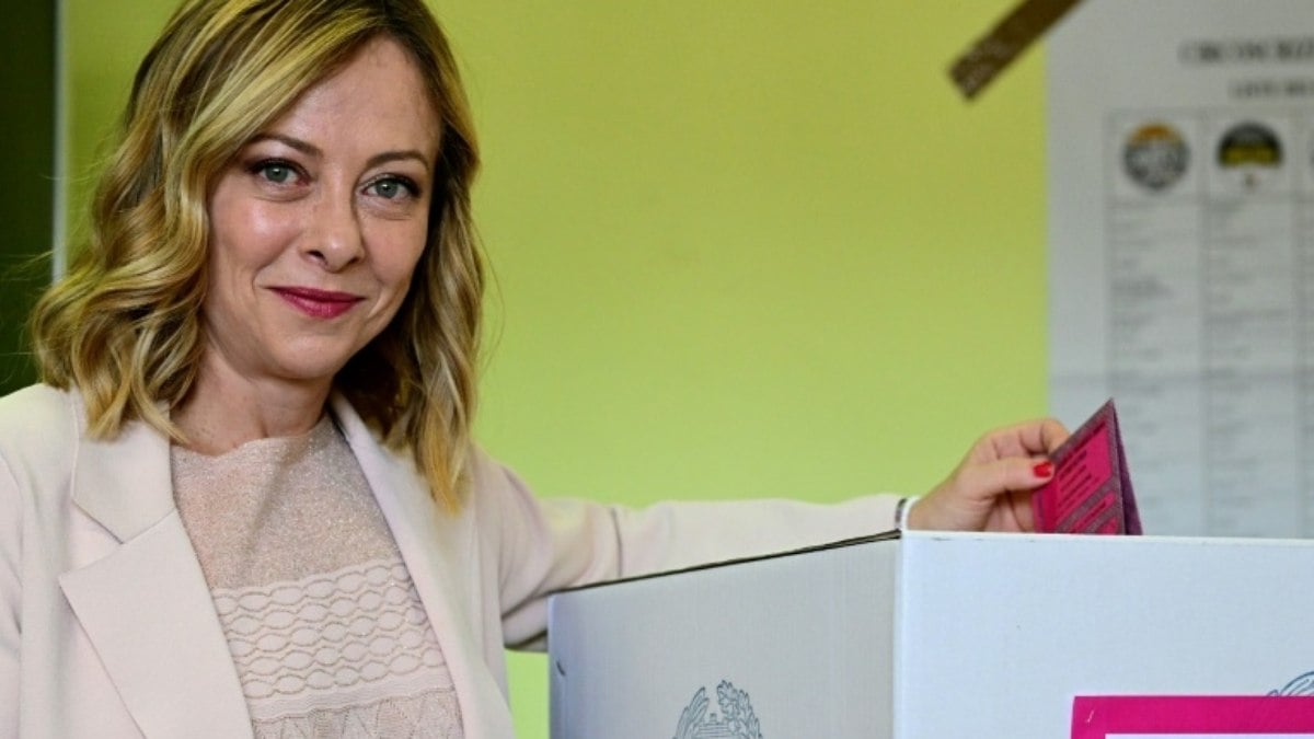 Itália vota para Parlamento Europeu em eleições cruciais para Meloni e extrema direita Itália vota para Parlamento Europeu em eleições cruciais para Meloni e extrema direita