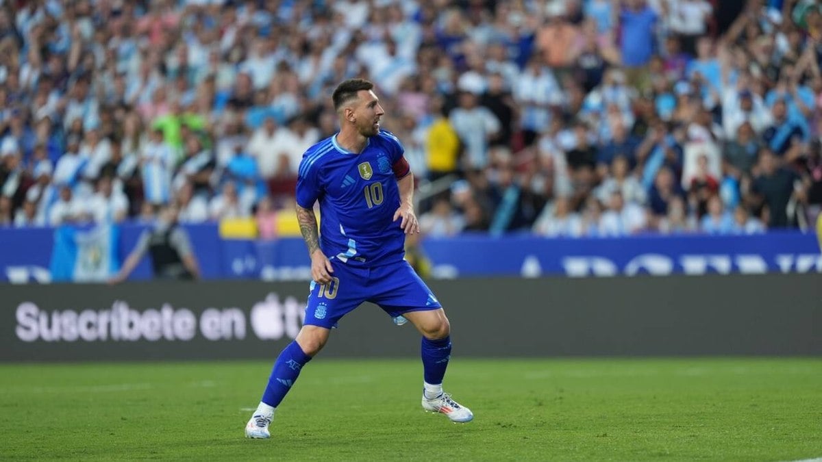Messi abre o jogo e diz com qual ídolo gostaria de tirar uma foto Messi abre o jogo e diz com qual ídolo gostaria de tirar uma foto