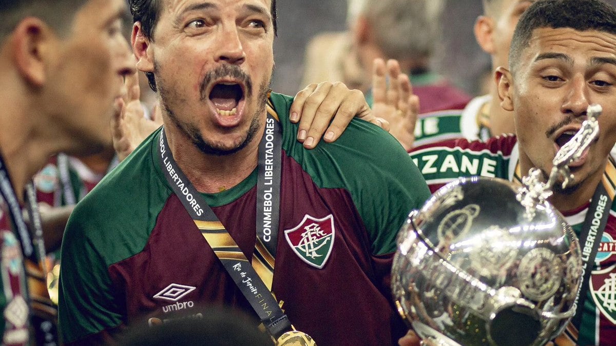 Não é só o Athletico! Diniz é sondado por outro gigante brasileiro Não é só o Athletico! Diniz é sondado por outro gigante brasileiro