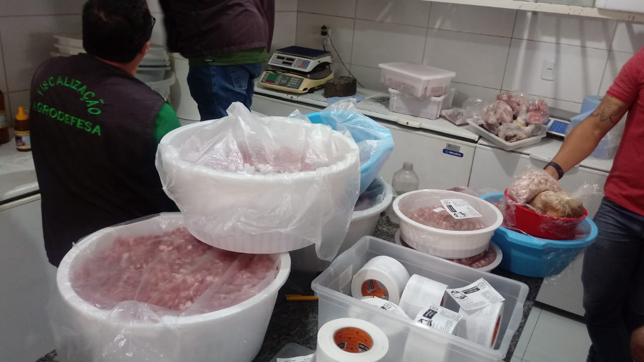 Operação apreende 287kg de alimentos impróprios para consumo Operação apreende 287kg de alimentos impróprios para consumo