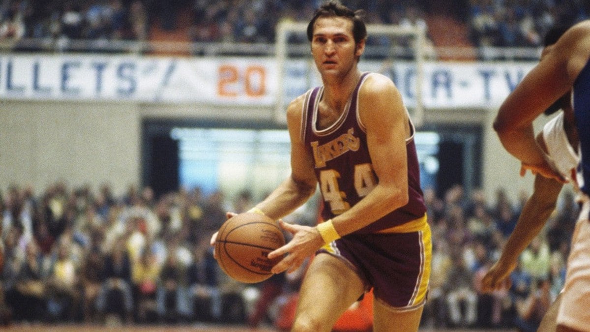 Jerry West, ícone do basquete e inspiração para o logo da NBA, deixa legado memorável Jerry West, ícone do basquete e inspiração para o logo da NBA, deixa legado memorável