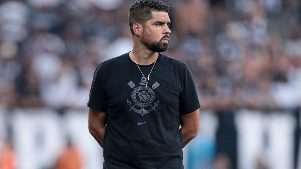 Corinthians reavalia futuro de António Oliveira Corinthians reavalia futuro de António Oliveira