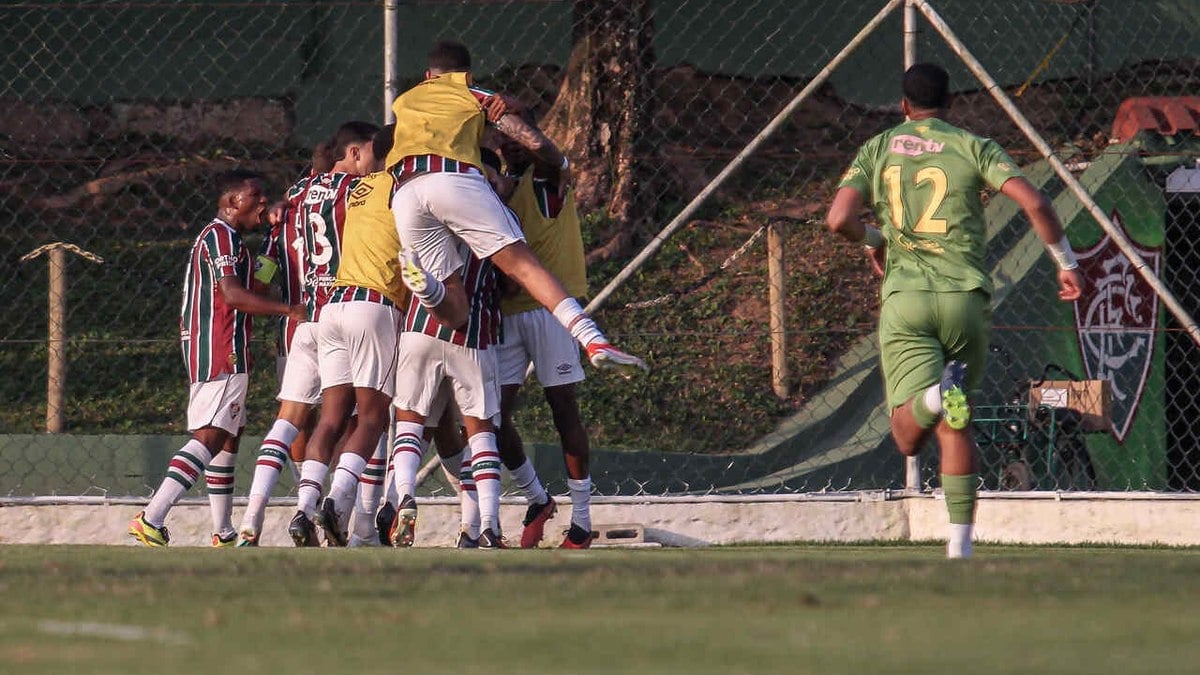 Fluminense vira sobre o Corinthians e se aproxima de vaga Fluminense vira sobre o Corinthians e se aproxima de vaga