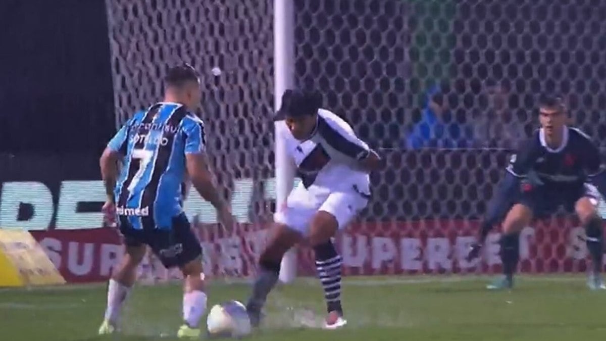 Grêmio vence o Vasco e deixa a zona de rebaixamento Grêmio vence o Vasco e deixa a zona de rebaixamento
