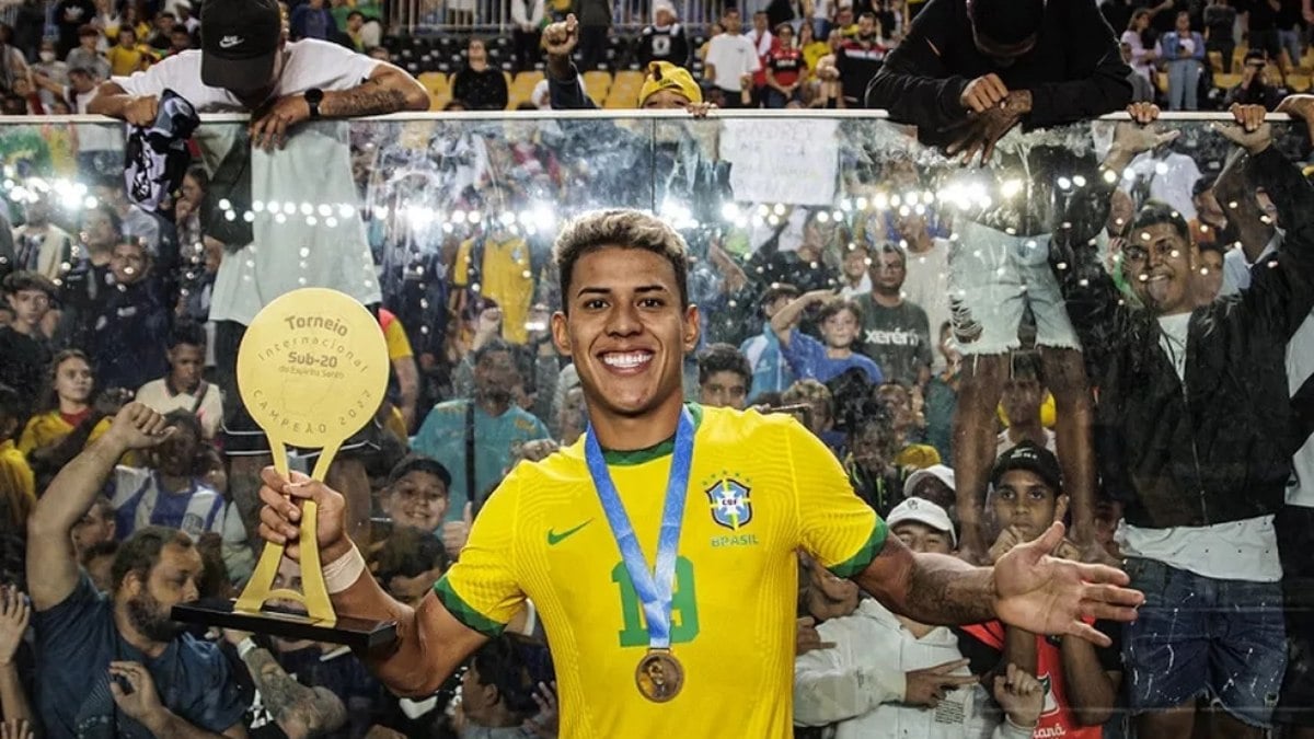 Botafogo segue de olho no mercado e pode ultrapassar R$ 300 milhões em contratações Botafogo segue de olho no mercado e pode ultrapassar R$ 300 milhões em contratações