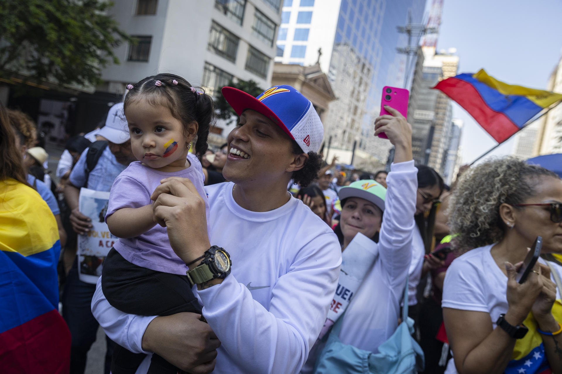 Protestos explodem na Venezuela após resultado contestável das eleições Protestos explodem na Venezuela após resultado contestável das eleições