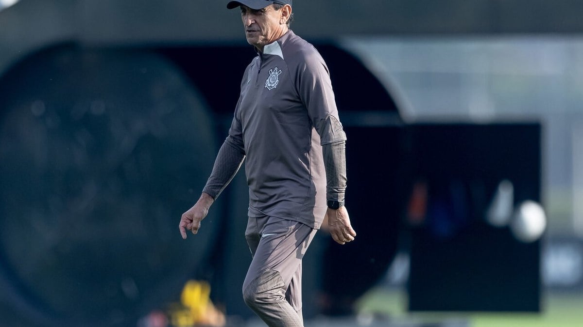 Ramón Díaz vai definir time do Corinthians contra o Grêmio sem treinar em campo Ramón Díaz vai definir time do Corinthians contra o Grêmio sem treinar em campo