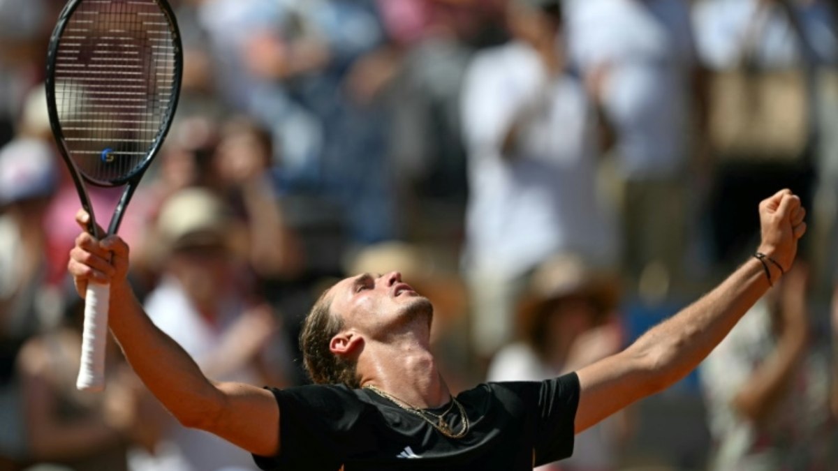 Zverev vence tcheco Machac e avança na defensa do título olímpico no tênis Zverev vence tcheco Machac e avança na defensa do título olímpico no tênis
