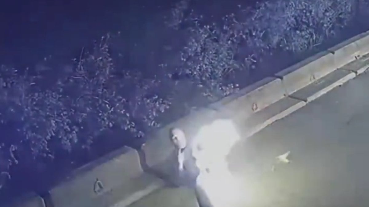 Criminoso incendeia a si mesmo após tentar atear fogo em comércio Criminoso incendeia a si mesmo após tentar atear fogo em comércio
