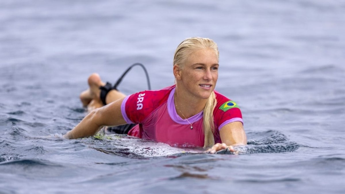 Tati Weston-Webb e Tainá Hinckel sobrevivem a um mar irreconhecível em Teahupo’o Tati Weston-Webb e Tainá Hinckel sobrevivem a um mar irreconhecível em Teahupo’o