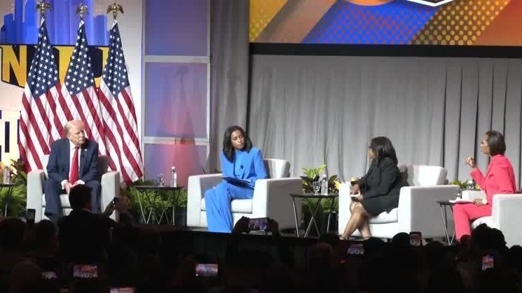 Trump sugere que Kamala “se tornou uma pessoa negra“ recentemente Trump sugere que Kamala “se tornou uma pessoa negra“ recentemente
