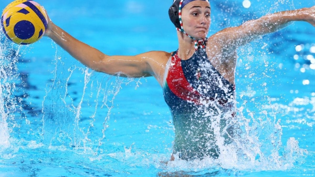 Estados Unidos e Espanha estreiam com goleadas no polo aquático feminino Estados Unidos e Espanha estreiam com goleadas no polo aquático feminino