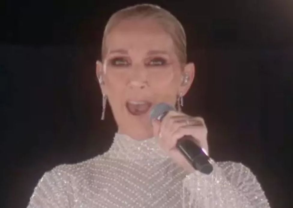 Céline Dion leva web à loucura ao se apresentar na abertura das Olimpíadas Céline Dion leva web à loucura ao se apresentar na abertura das Olimpíadas
