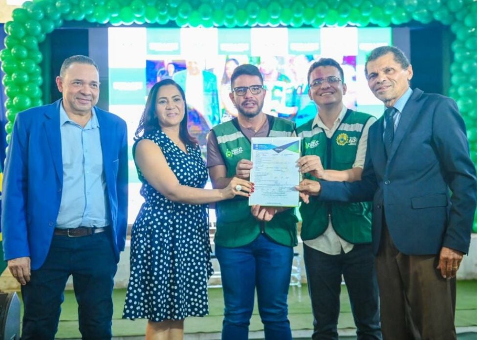 Gladson entrega mais 21 títulos definitivos a entidades religiosas no Acre – ac24horas.com Gladson entrega mais 21 títulos definitivos a entidades religiosas no Acre – ac24horas.com