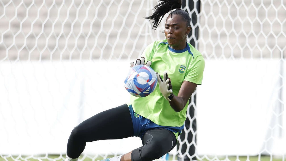 Tainá, goleira da Seleção, exalta trabalho de preparação para as Olimpíadas Tainá, goleira da Seleção, exalta trabalho de preparação para as Olimpíadas