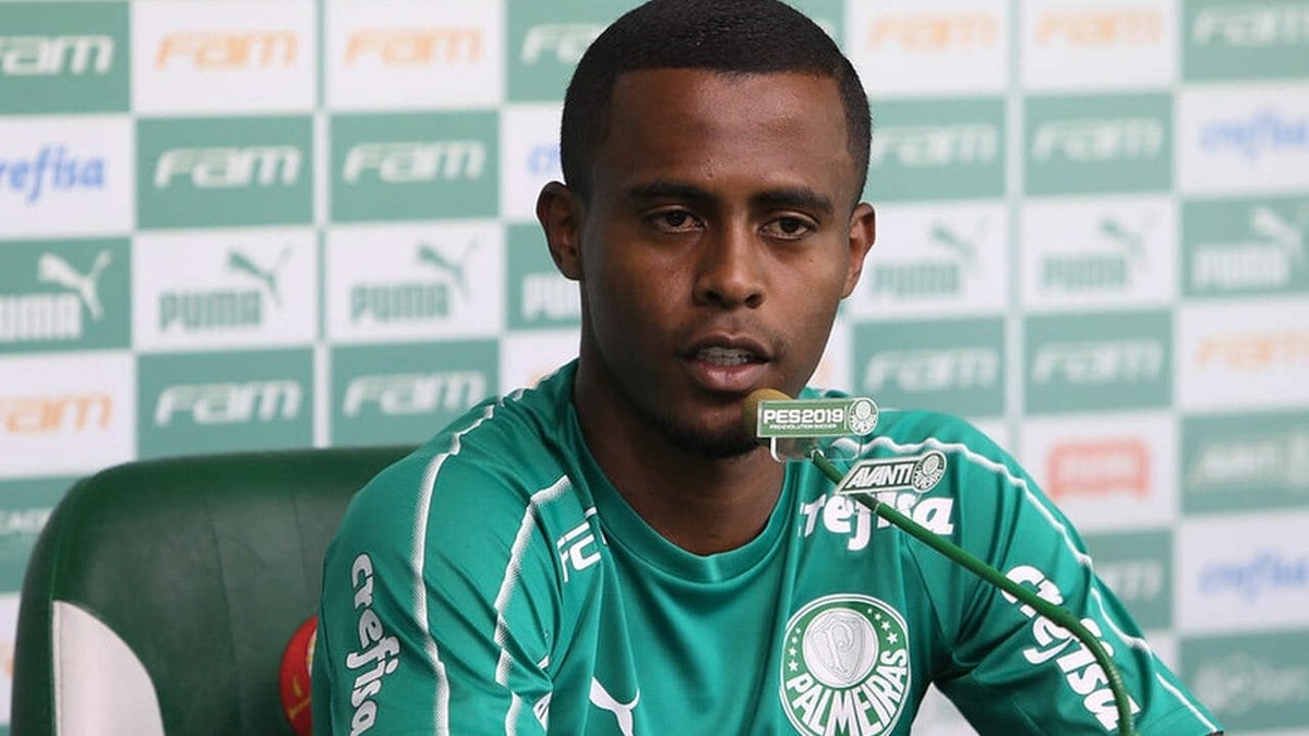 Vitória anuncia ex-Palmeiras e se aproxima de dupla do Cruzeiro Vitória anuncia ex-Palmeiras e se aproxima de dupla do Cruzeiro