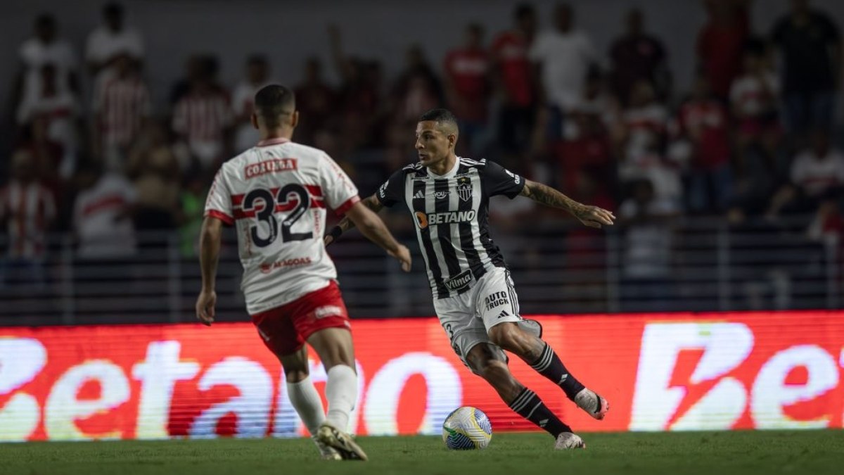 CRB surpreende, mas Atlético-MG reage e duelo das oitavas termina empatado CRB surpreende, mas Atlético-MG reage e duelo das oitavas termina empatado