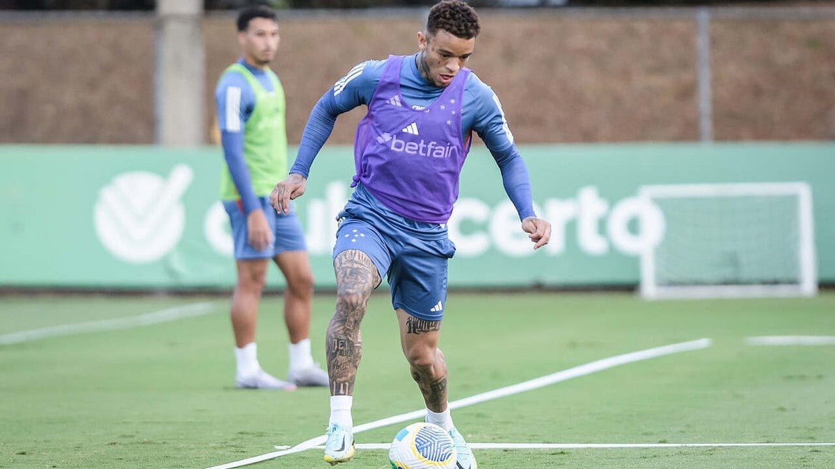 Com pouco espaço, atacante está próximo de deixar o Cruzeiro Com pouco espaço, atacante está próximo de deixar o Cruzeiro