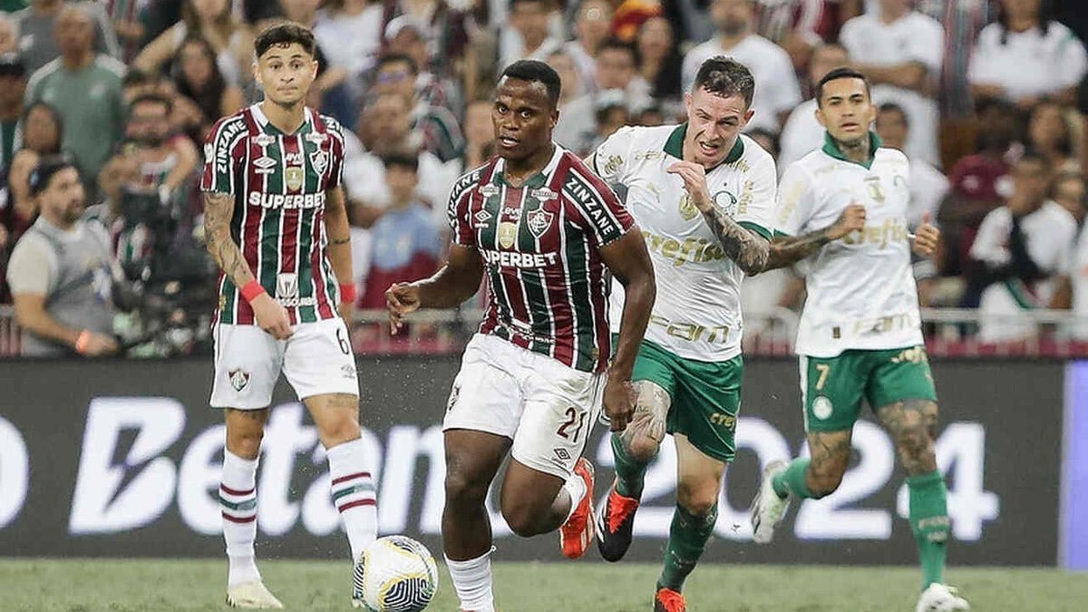 Com gol de Arias no fim, Fluminense vence Palmeiras no Maracanã