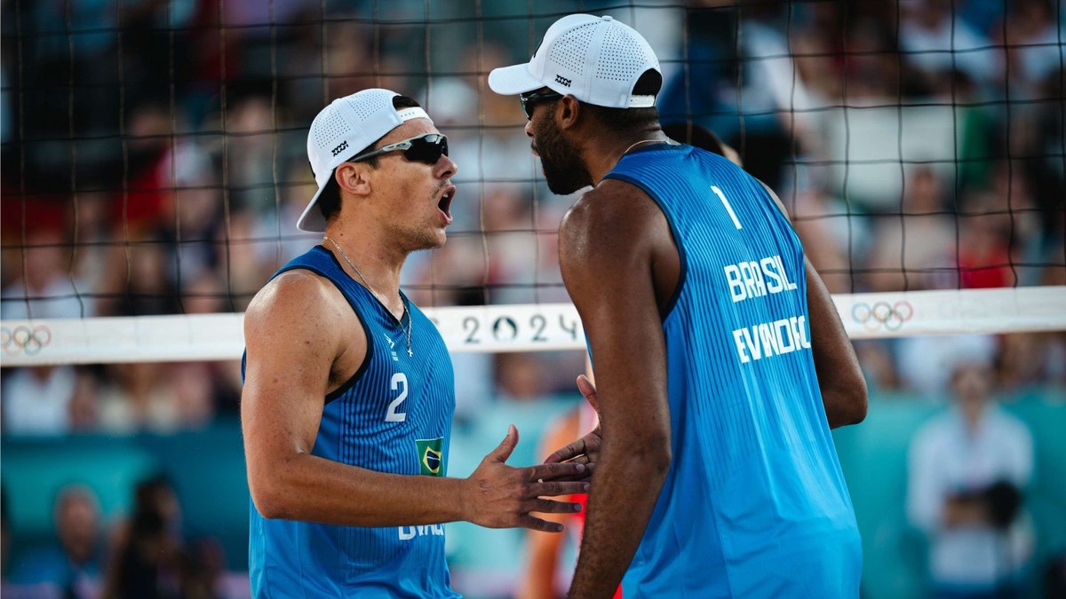 Evandro e Arthur derrotam dupla austríaca na 1ª
rodada do vôlei de praia Evandro e Arthur derrotam dupla austríaca na 1ª
rodada do vôlei de praia
