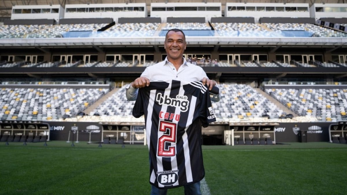 Cafu, o Capitão do Penta, é recebido com honras na Arena MRV Cafu, o Capitão do Penta, é recebido com honras na Arena MRV