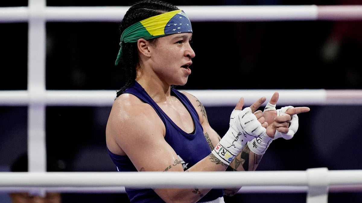 Bia Ferreira vence holandesa, vai à semi e garante medalha no boxe Bia Ferreira vence holandesa, vai à semi e garante medalha no boxe